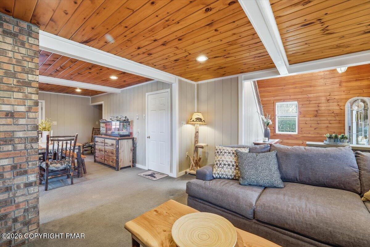 3318 Spruce Cabin Road Cresco, PA 18326 - Photo 17 of 97 Living Room