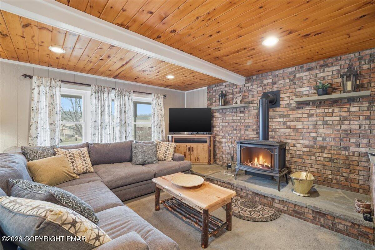 3318 Spruce Cabin Road Cresco, PA 18326 - Photo 18 of 97 Living Room
