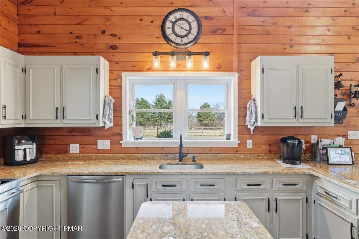 3318 Spruce Cabin Road Cresco, PA 18326 - Photo 35 of 97 Kitchen