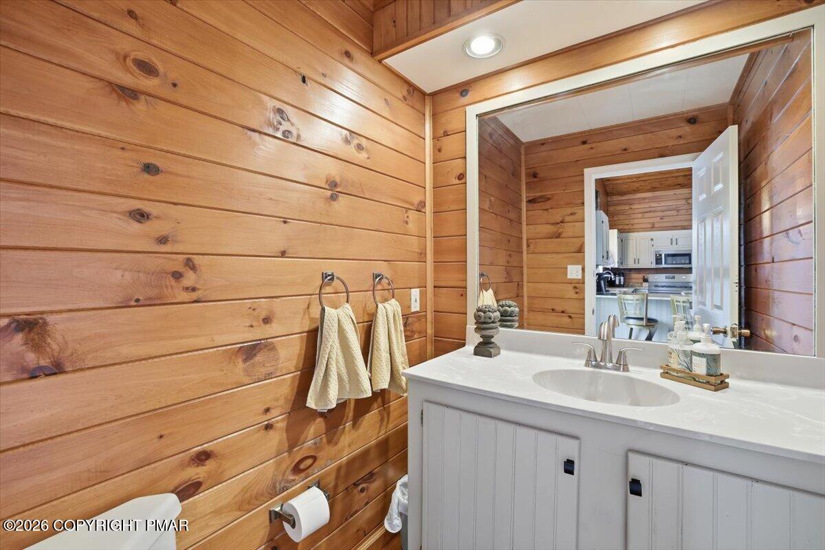3318 Spruce Cabin Road Cresco, PA 18326 - Photo 42 of 97 Powder Room