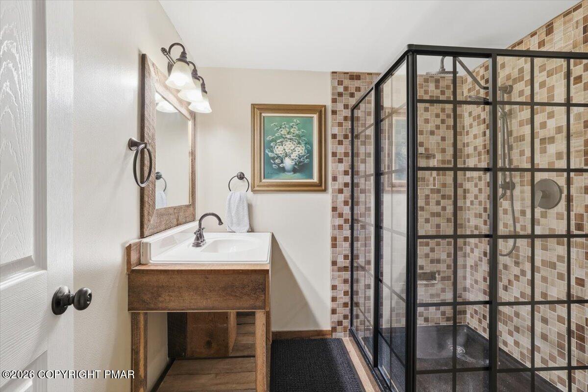 3318 Spruce Cabin Road Cresco, PA 18326 - Photo 68 of 97 Apt. Bathroom