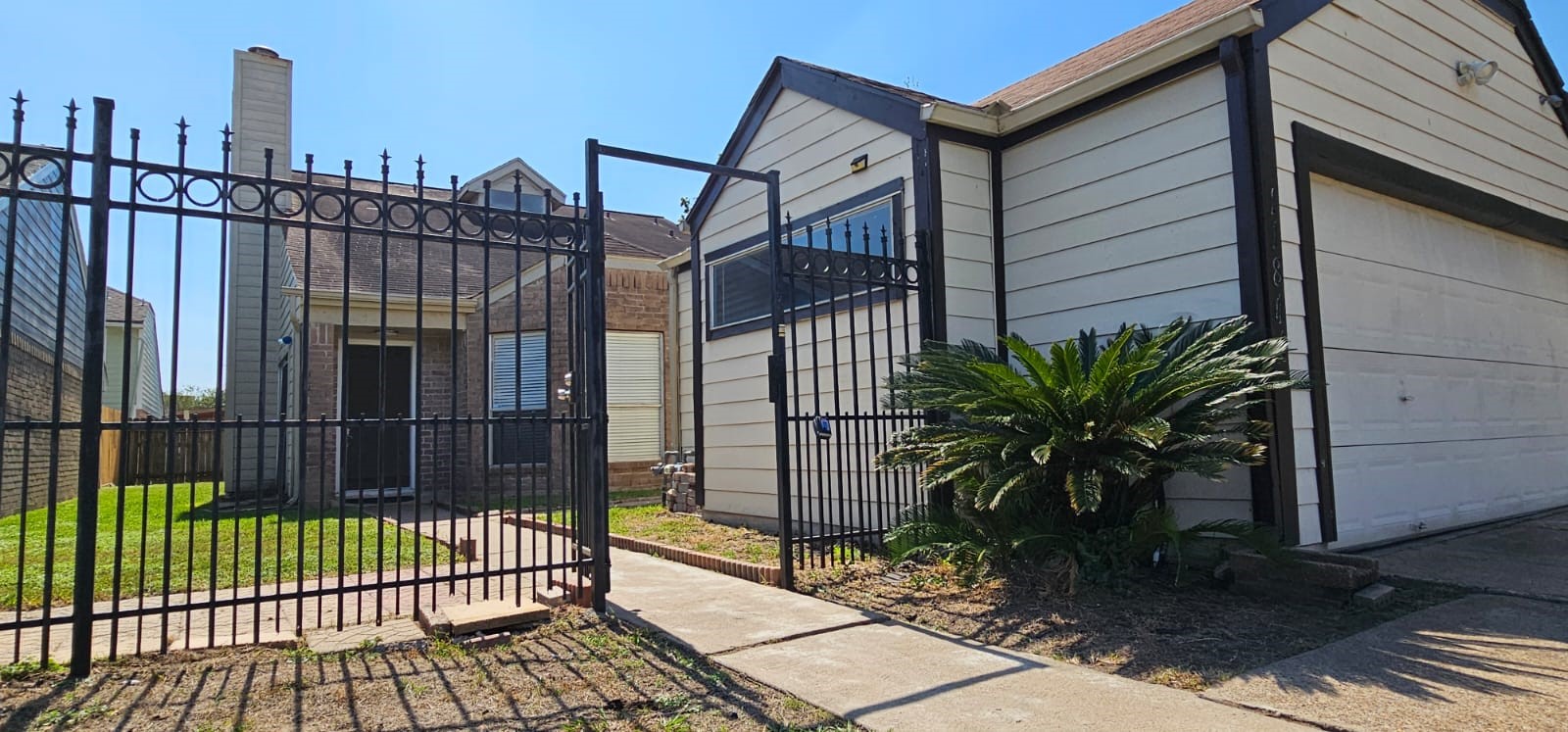 11841 Spring Grove Drive Houston, TX 77099 - Photo 27 of 28 a view of a balcony with a potted plant