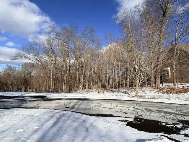 $165,000 | 8 Patriot Ridge Lane, Wilbraham, MA 01095