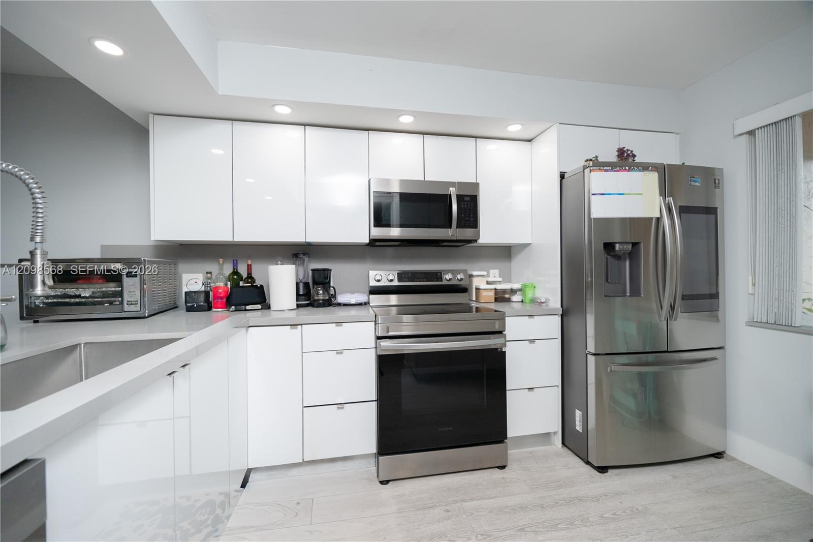 350 Racquet Club Road, Unit 102 Weston, FL 33326 - Photo 3 of 31 Gallery Image 3