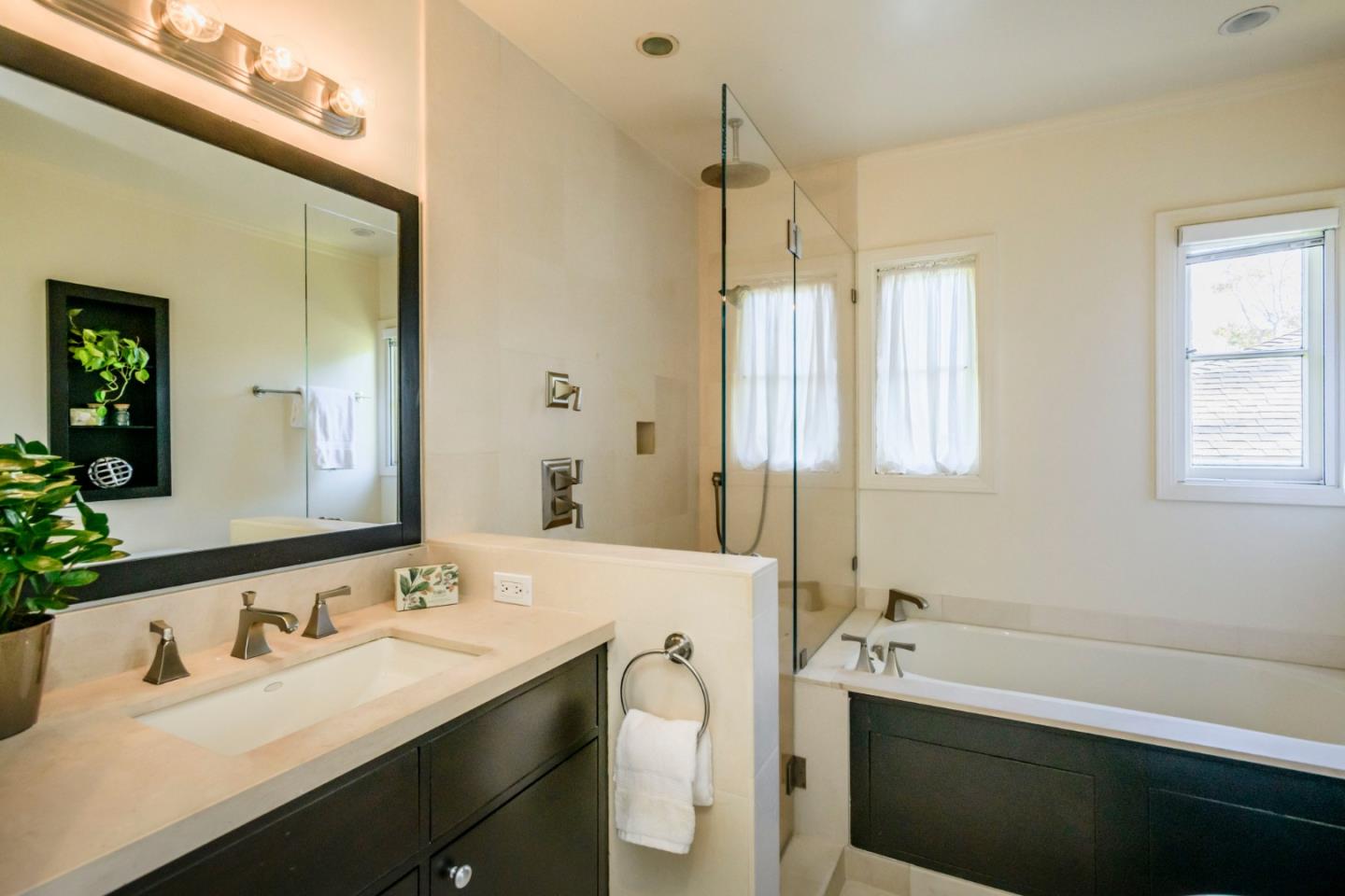 478 Chatham Road Burlingame, CA 94010 - Photo 7 of 12 Gallery Image 7