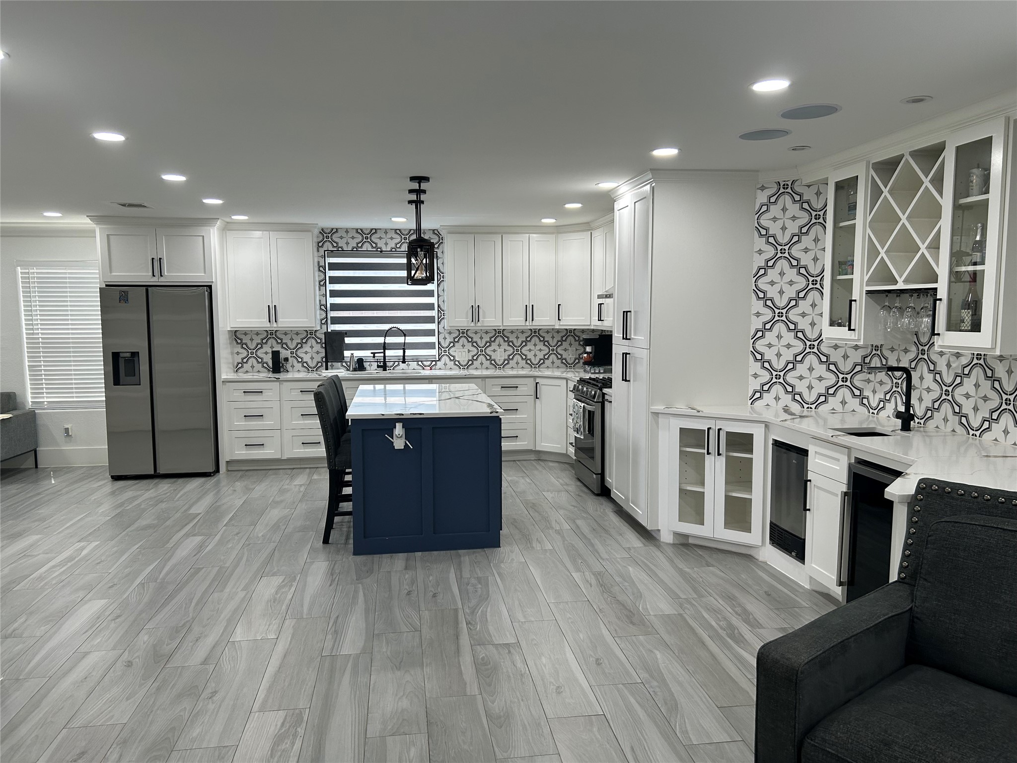 16346 St Helena Way Houston, TX 77053 - Photo 9 of 33 KITCHEN WITH GREAT ISLAND