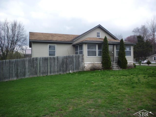 10 West Beaver Road Kawkawlin, MI 48631 - Photo 11 of 20 31193002-10.JPG