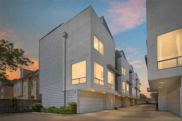 $2,900 | 5712 Winsome Lane, Unit 5, Houston, TX 77057