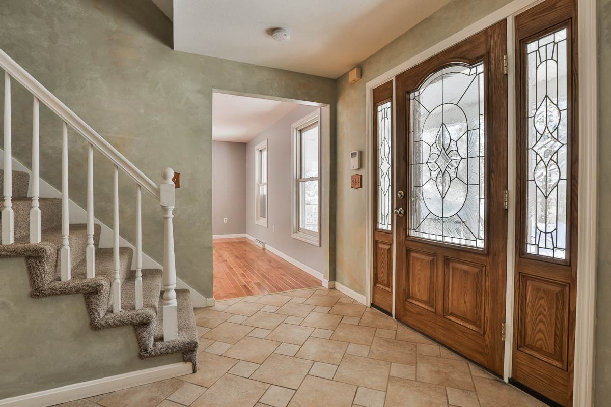114 Dracut Road Hudson, NH 03051 - Photo 11 of 40 Gallery Image 11