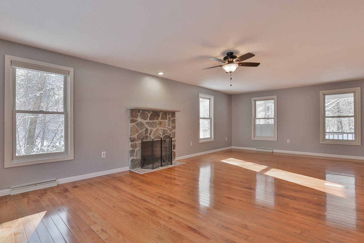 114 Dracut Road Hudson, NH 03051 - Photo 13 of 40 Gallery Image 13