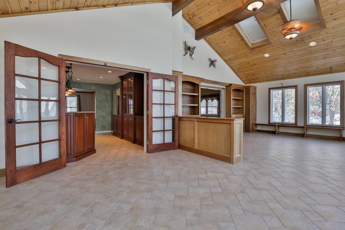 114 Dracut Road Hudson, NH 03051 - Photo 18 of 40 Gallery Image 18