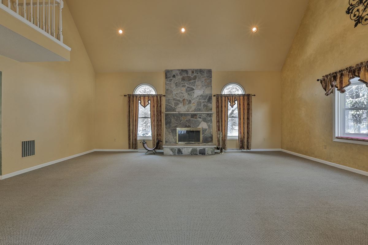 114 Dracut Road Hudson, NH 03051 - Photo 21 of 40 Gallery Image 21