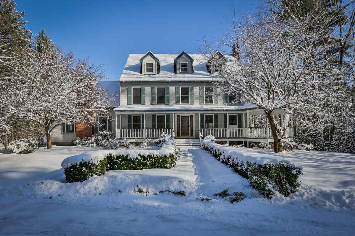 114 Dracut Road Hudson, NH 03051 - Photo 4 of 40 Gallery Image 4