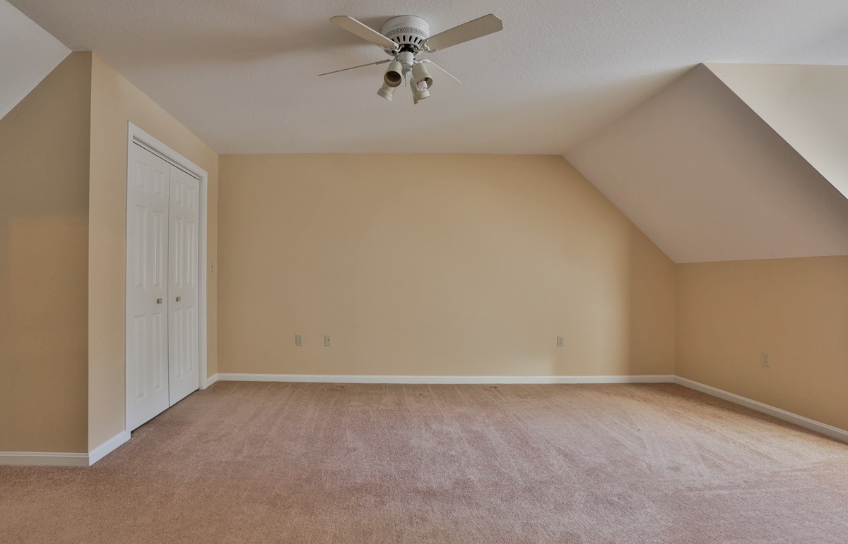 114 Dracut Road Hudson, NH 03051 - Photo 32 of 40 Gallery Image 32