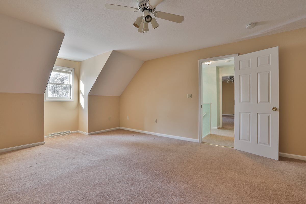 114 Dracut Road Hudson, NH 03051 - Photo 33 of 40 Gallery Image 33