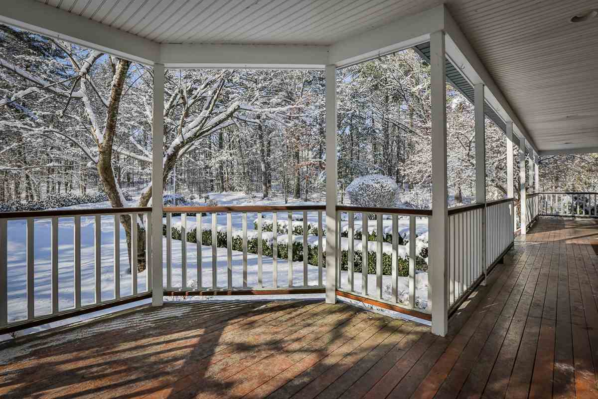 114 Dracut Road Hudson, NH 03051 - Photo 6 of 40 Gallery Image 6