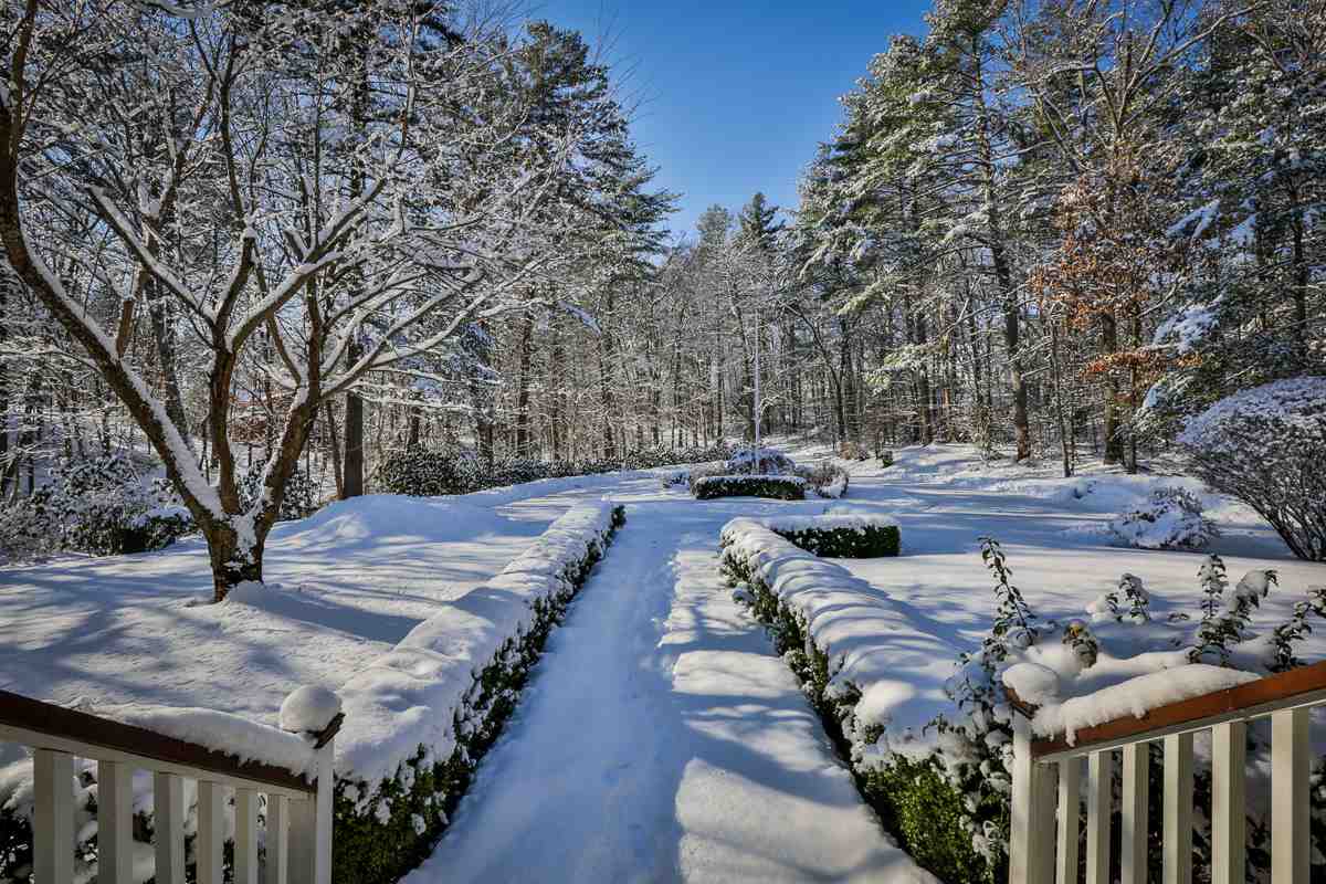 114 Dracut Road Hudson, NH 03051 - Photo 7 of 40 Gallery Image 7