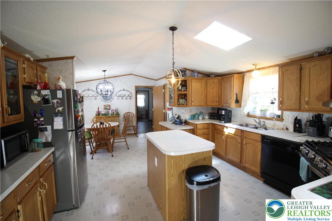 47 Sycamore Drive Bath, PA 18014 - Photo 6 of 42 Gallery Image 6