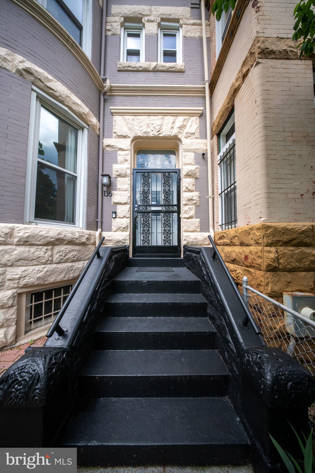 136 R Street Northeast Washington, DC 20002 - Photo 2 of 36 a view of entryway