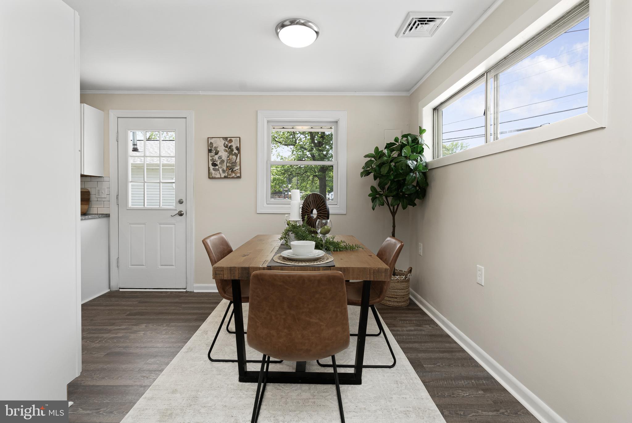 2029 Turkey Point Road Essex, MD 21221 - Photo 10 of 41 Dining area 2