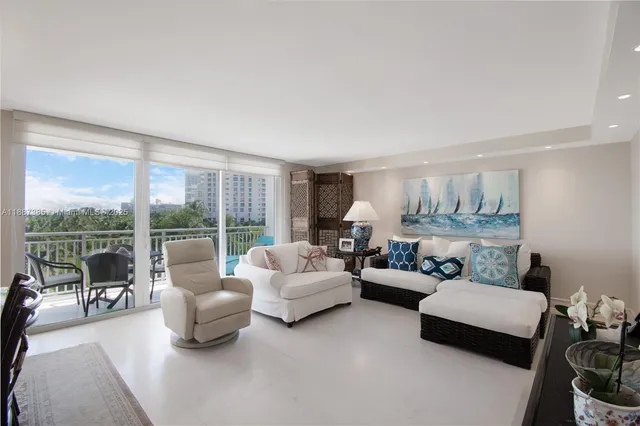 $7,000 | 613 Ocean Drive, Unit 6D, Key Biscayne, FL 33149