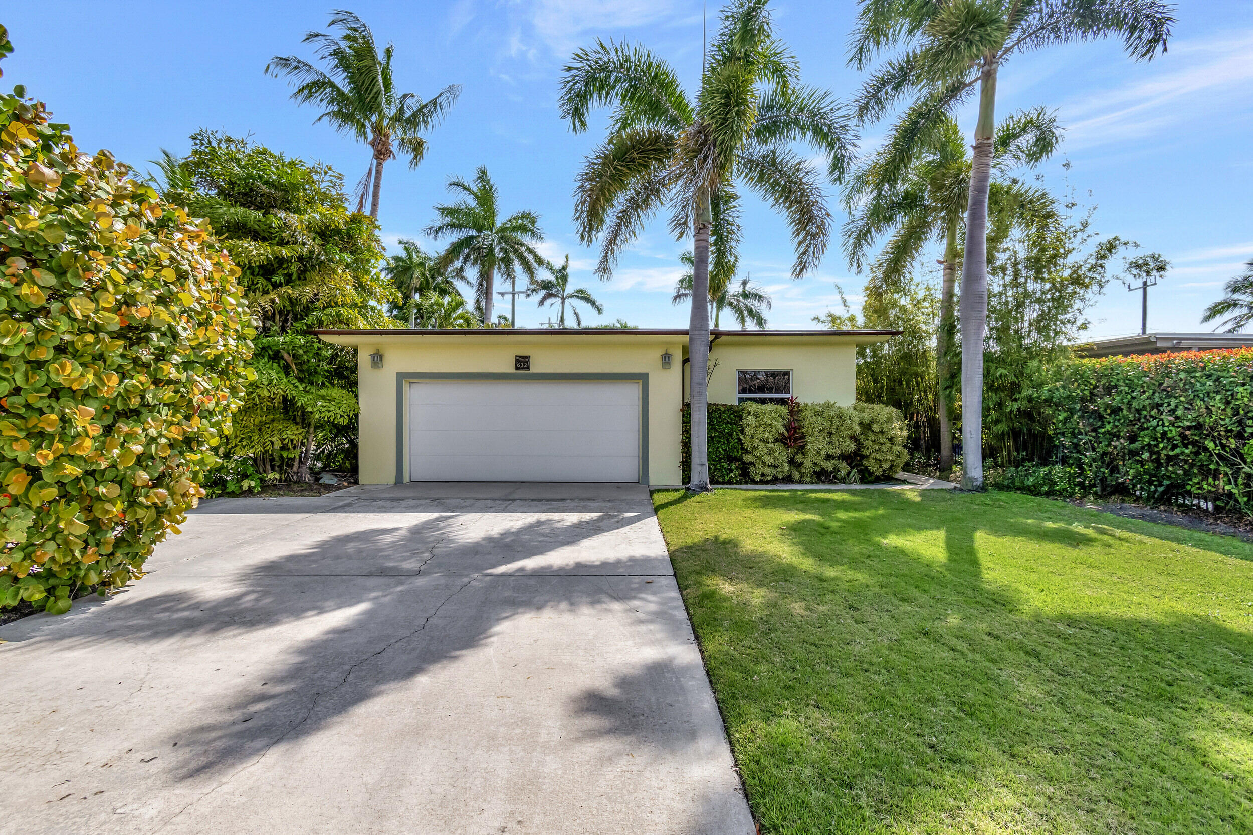 632 North Lakeside Dr  