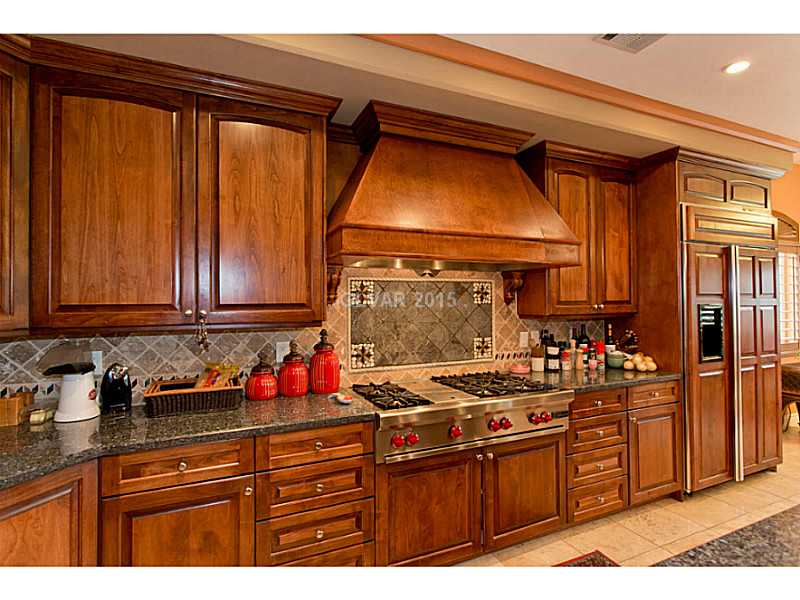 1633 Marbella Ridge Court Las Vegas, NV 89117 - Photo 15 of 31 Kitchen.