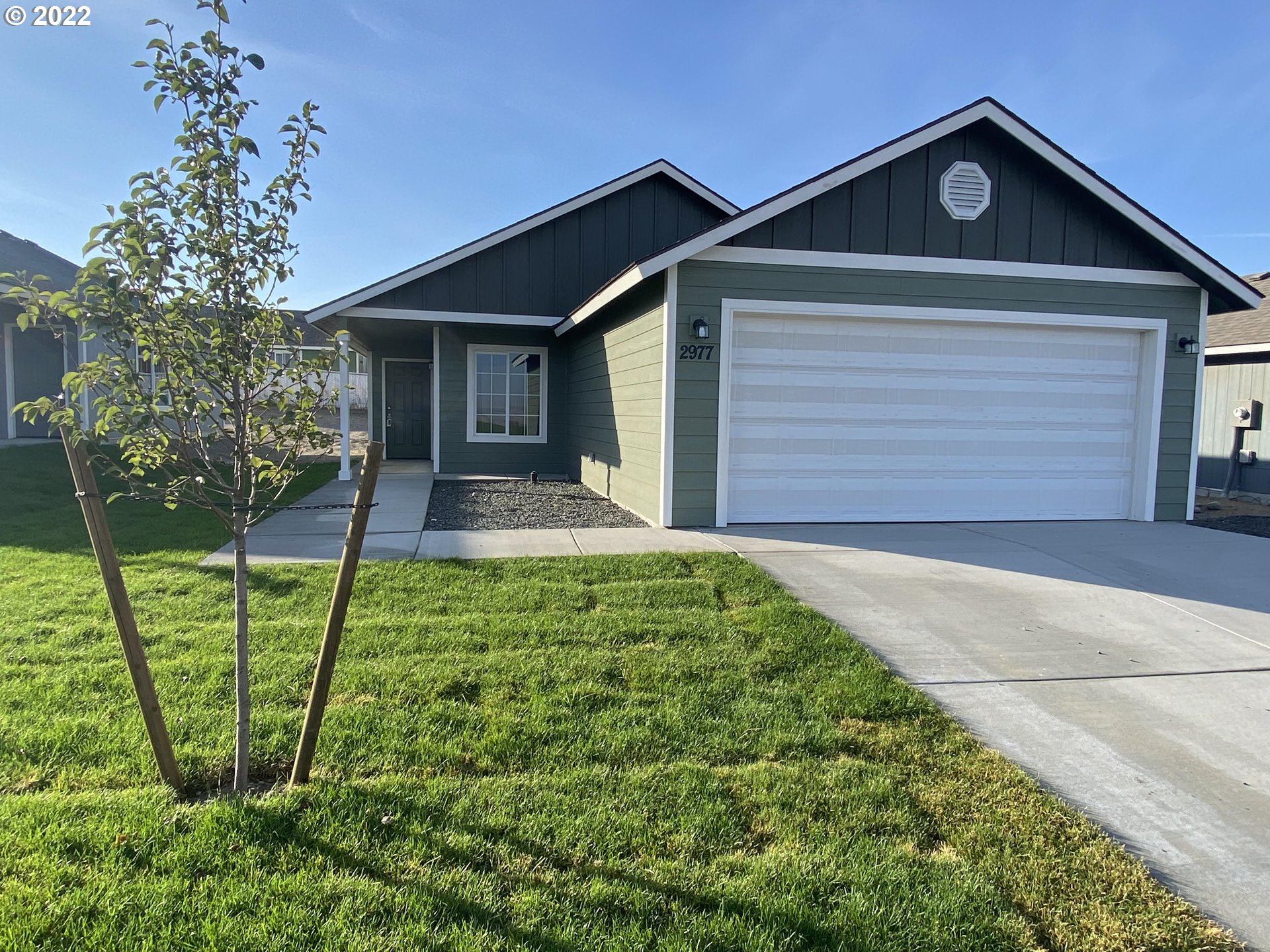 2977 High Desert Loop Umatilla, OR 97882 - Photo 1 of 1 a front view of a house with garden