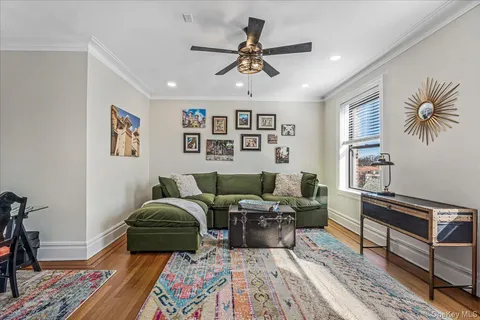 $399,000 | 37 Brompton Road, Unit 6D, Great Neck, NY 11021