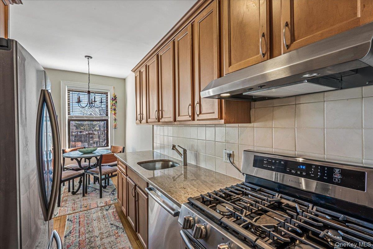 37 Brompton Road, Unit 6D Great Neck, NY 11021 - Photo 7 of 17