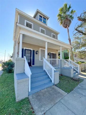$1,800 | 901 Broadway Avenue J, Unit UP, Galveston, TX 77550