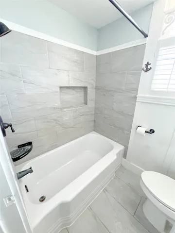 $1,800 | 901 Broadway Avenue J, Unit UP, Galveston, TX 77550