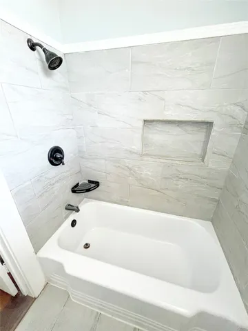 $1,800 | 901 Broadway Avenue J, Unit UP, Galveston, TX 77550