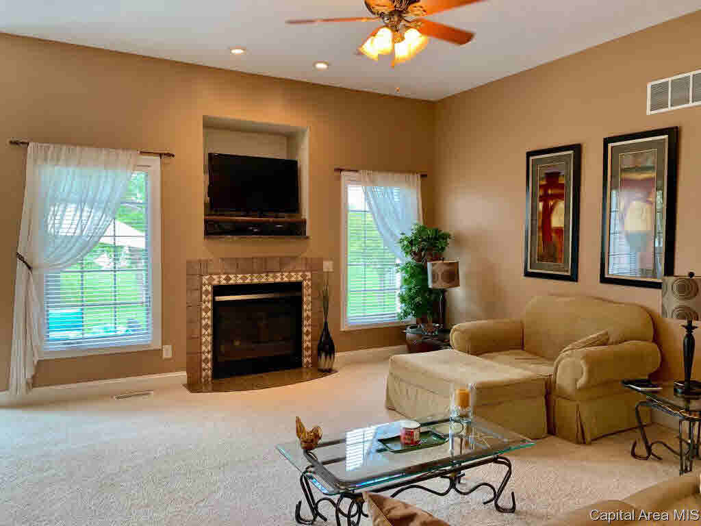 1012 Heathrow Lane Rochester, IL 62563 - Photo 8 of 26
