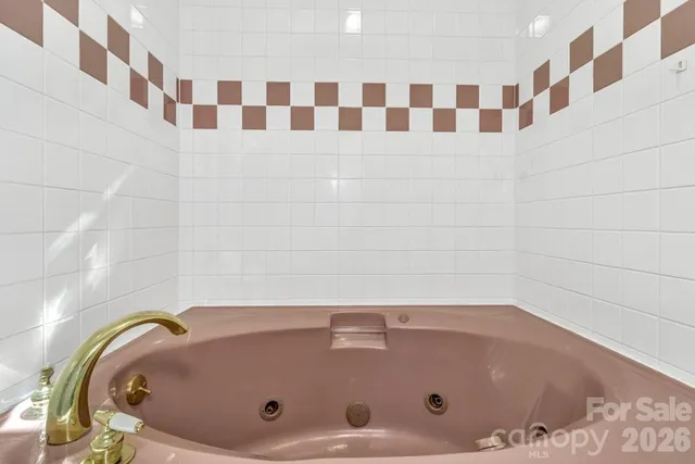 $1,400,000 | 111 Hidden Pond Lane, Asheville, NC 28804