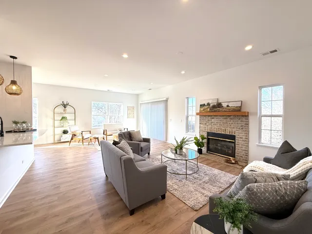 $335,000 | 5293 Pebble Lane, Crystal Lake, IL 60012