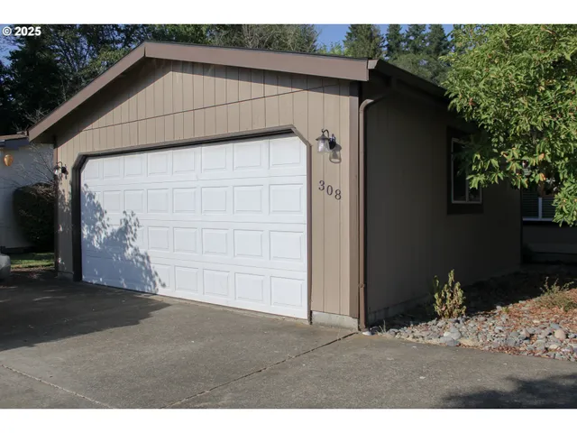 $249,900 | 1655 South Elm Street, Canby, OR 97013