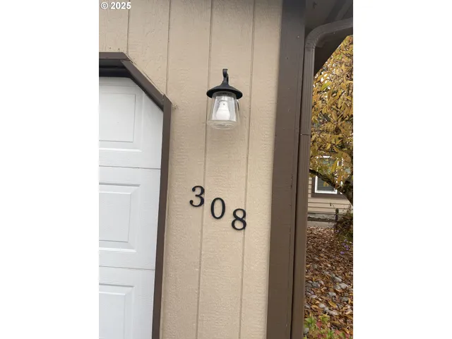 $249,900 | 1655 South Elm Street, Canby, OR 97013