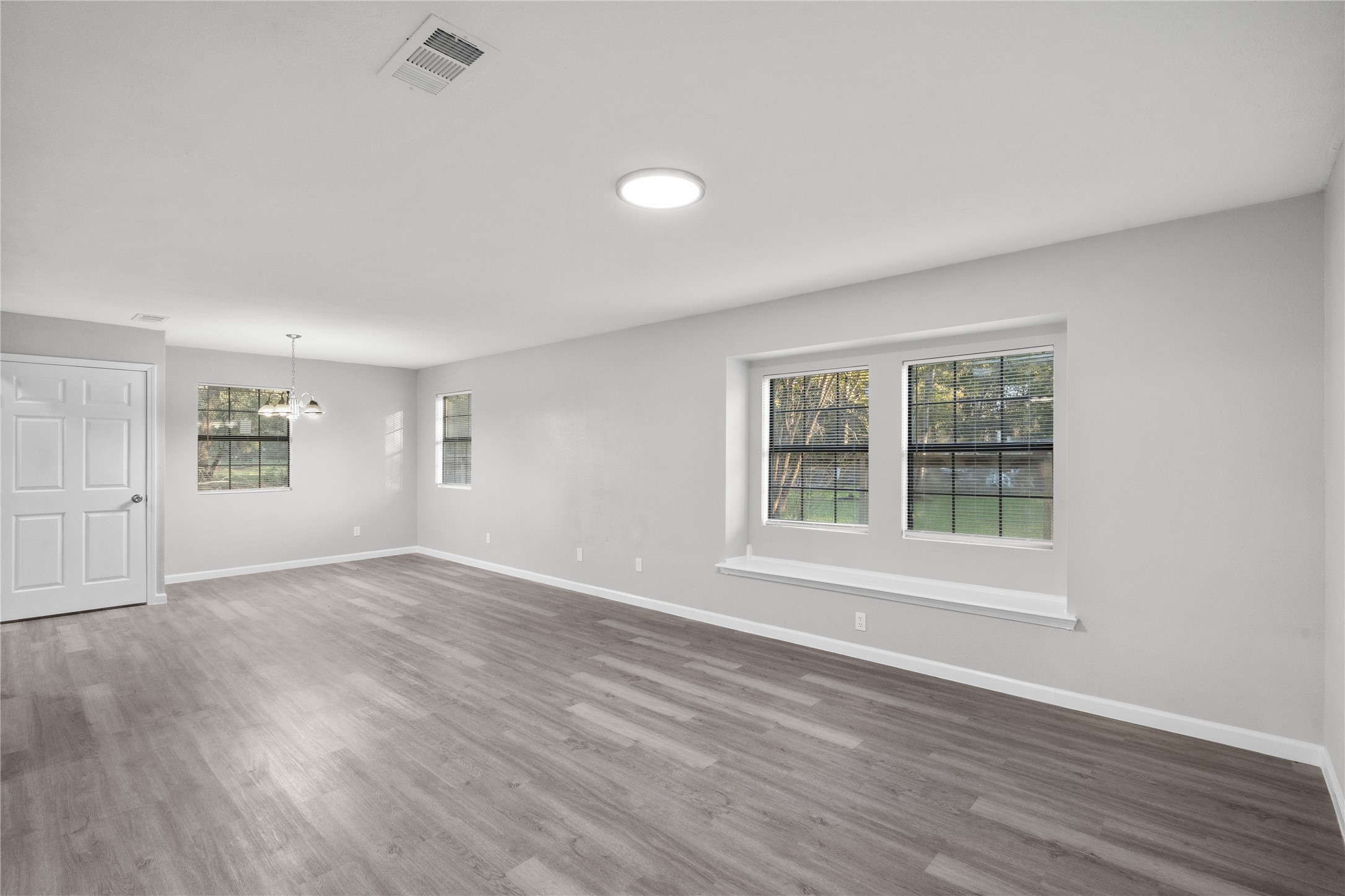 20575 Kings Road New Caney, TX 77357 - Photo 5 of 19 Plenty of space for entertaining.