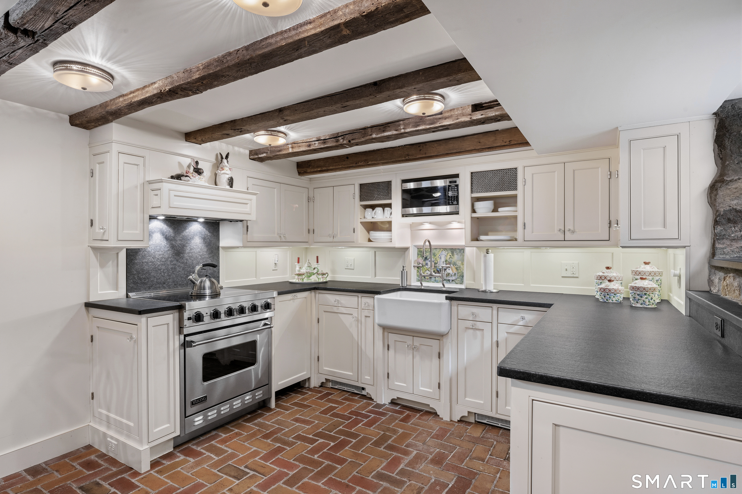 430 Nod Hill Road Wilton, CT 06897 - Photo 26 of 38 Kitchen in Guest Cottage