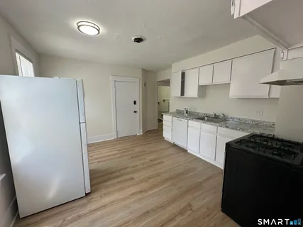 $1,600 | 101 Riverview Avenue, Unit 2, New London, CT 06320