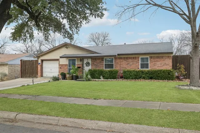 $225,000 | 635 East Fairmeadows Drive, Duncanville, TX 75116