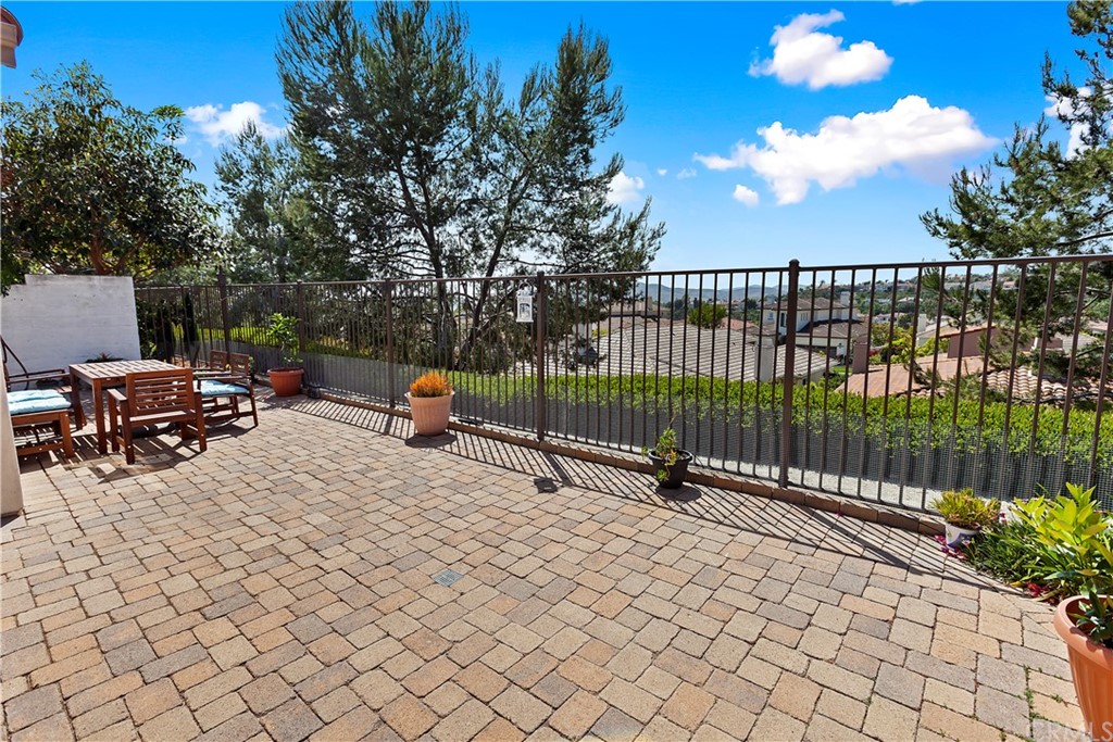 11 Corte Pinturas San Clemente, CA 92673 - Photo 3 of 17