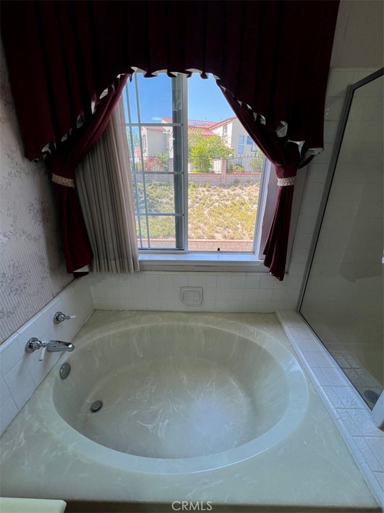 25225 Sagecrest Circle Stevenson Ranch, CA 91381 - Photo 43 of 50 Spacious tub in primary bathroom -oval shape