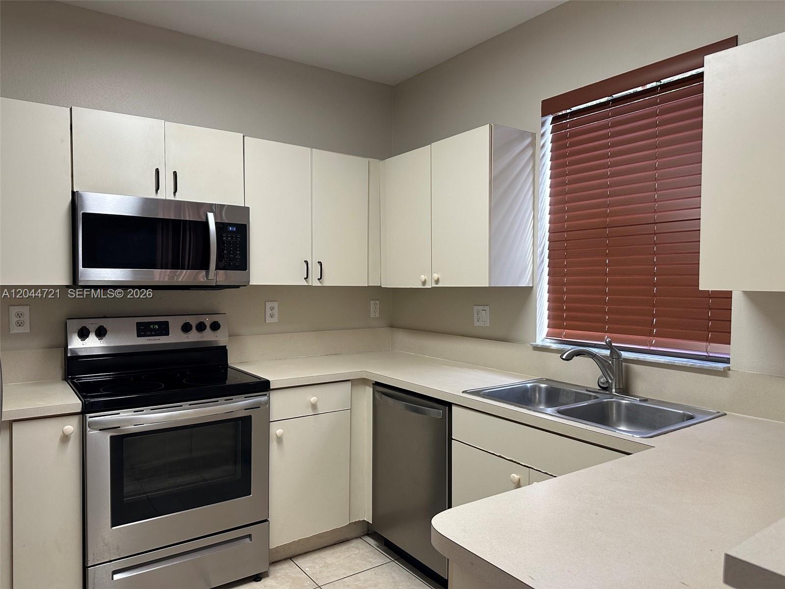 13741 Southwest 274th Terrace Homestead, FL 33032 - Photo 13 of 35