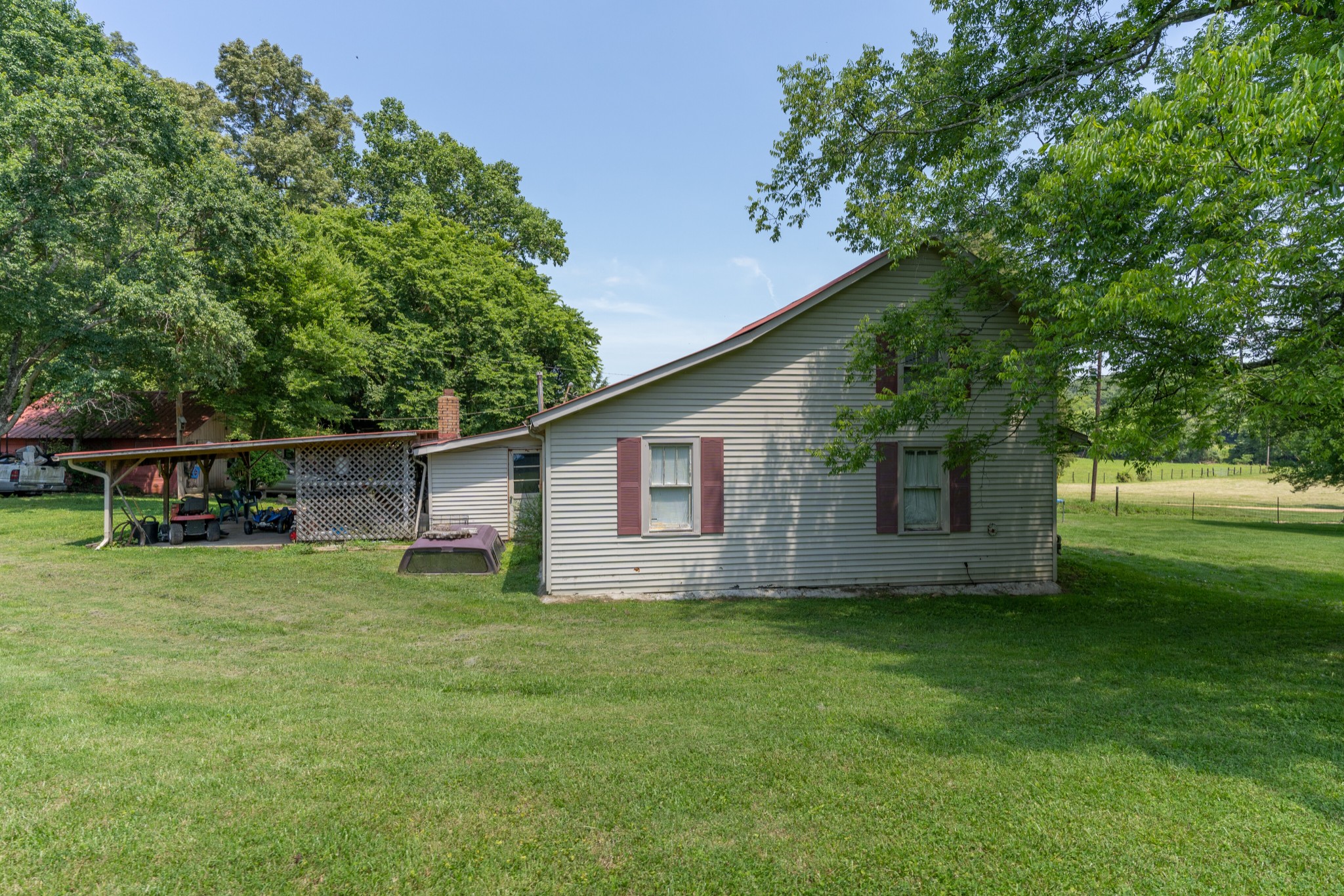 2895 South Possum Hollow Road Nunnelly, TN 37137 - Photo 15 of 25 a backyard of a house with plants and large tree