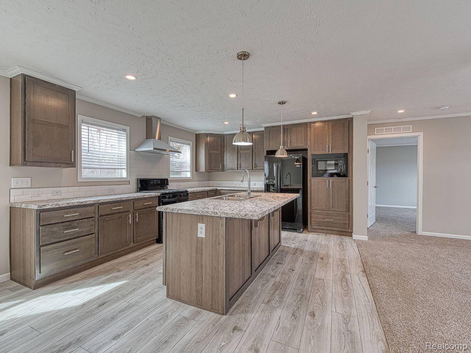 33151 Fort Road Rockwood, MI 48173 - Photo 3 of 24 Gallery Image 3