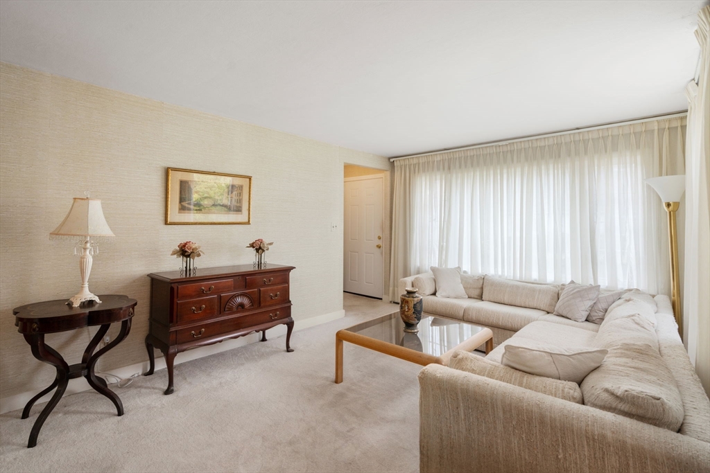 165 South Flagg Street Worcester, MA 01602 - Photo 4 of 29