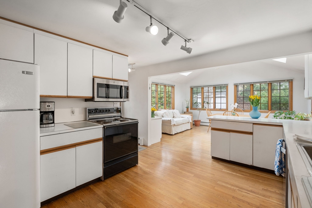 165 South Flagg Street Worcester, MA 01602 - Photo 7 of 29