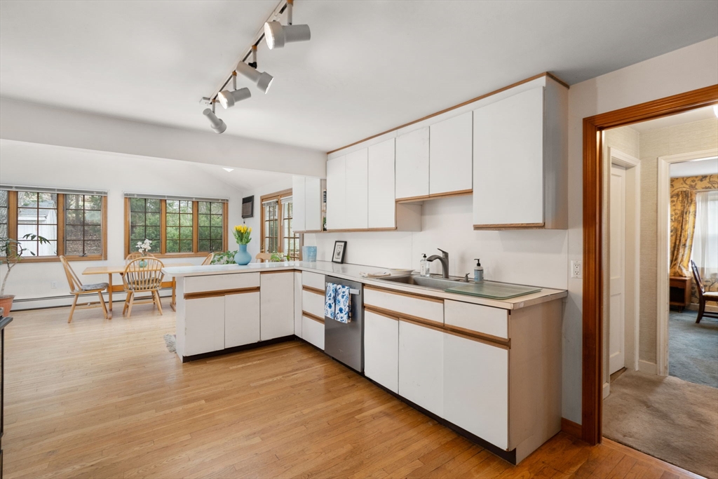 165 South Flagg Street Worcester, MA 01602 - Photo 8 of 29